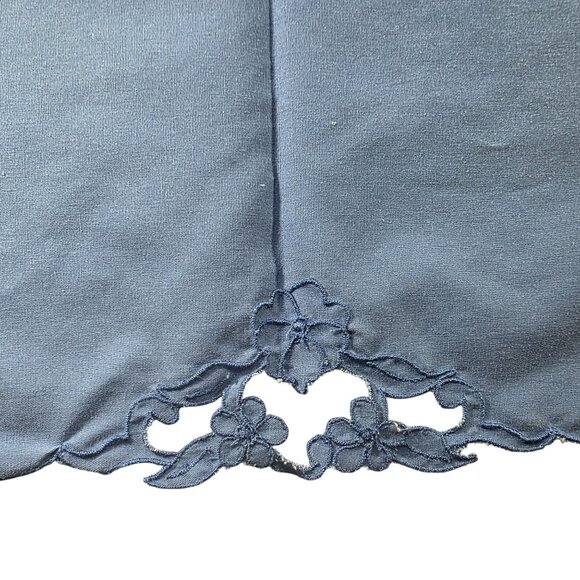 Four napkins four matching placemats Blue Fabric Scalloped Edges Floral Detail - Picture 8 of 12